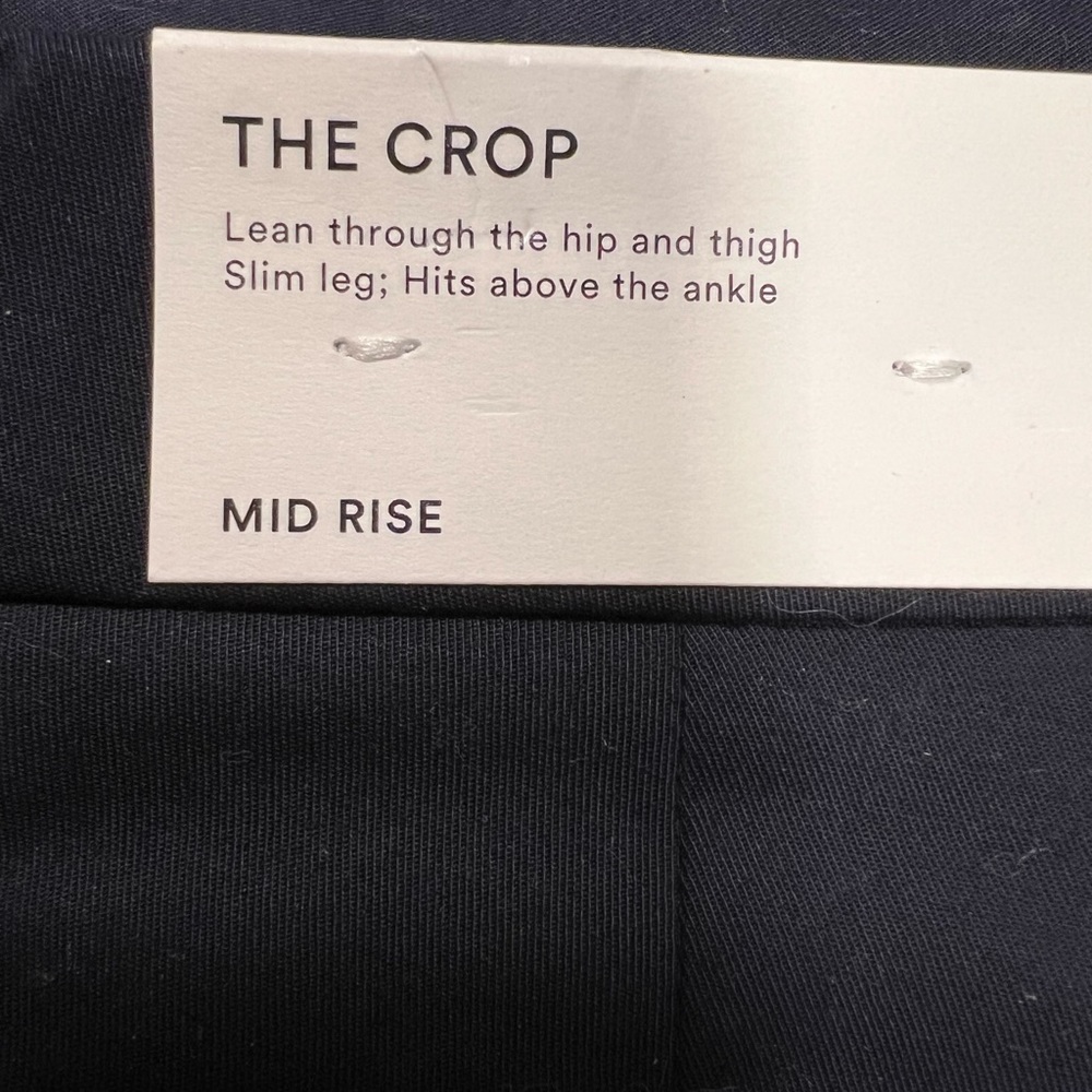 ANN TAYLOR CROP MID RISE SIZE 12 NAVY.